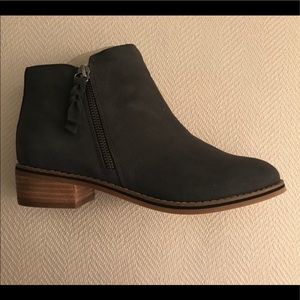 New in box blondo weatherproof booties